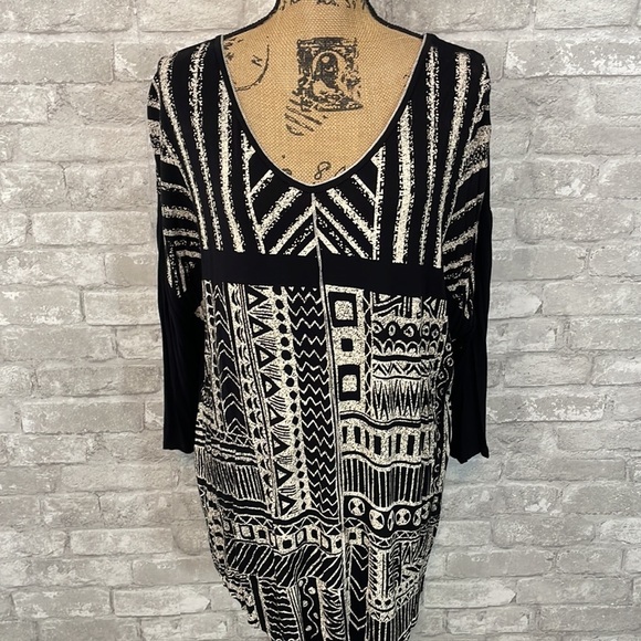 Edista Aztec Graphic Tee - Picture 2 of 5